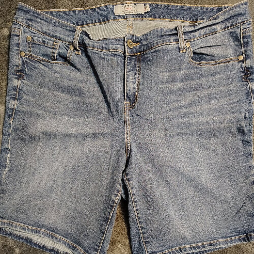 Torrid Denim Bermuda Shorts Size 22